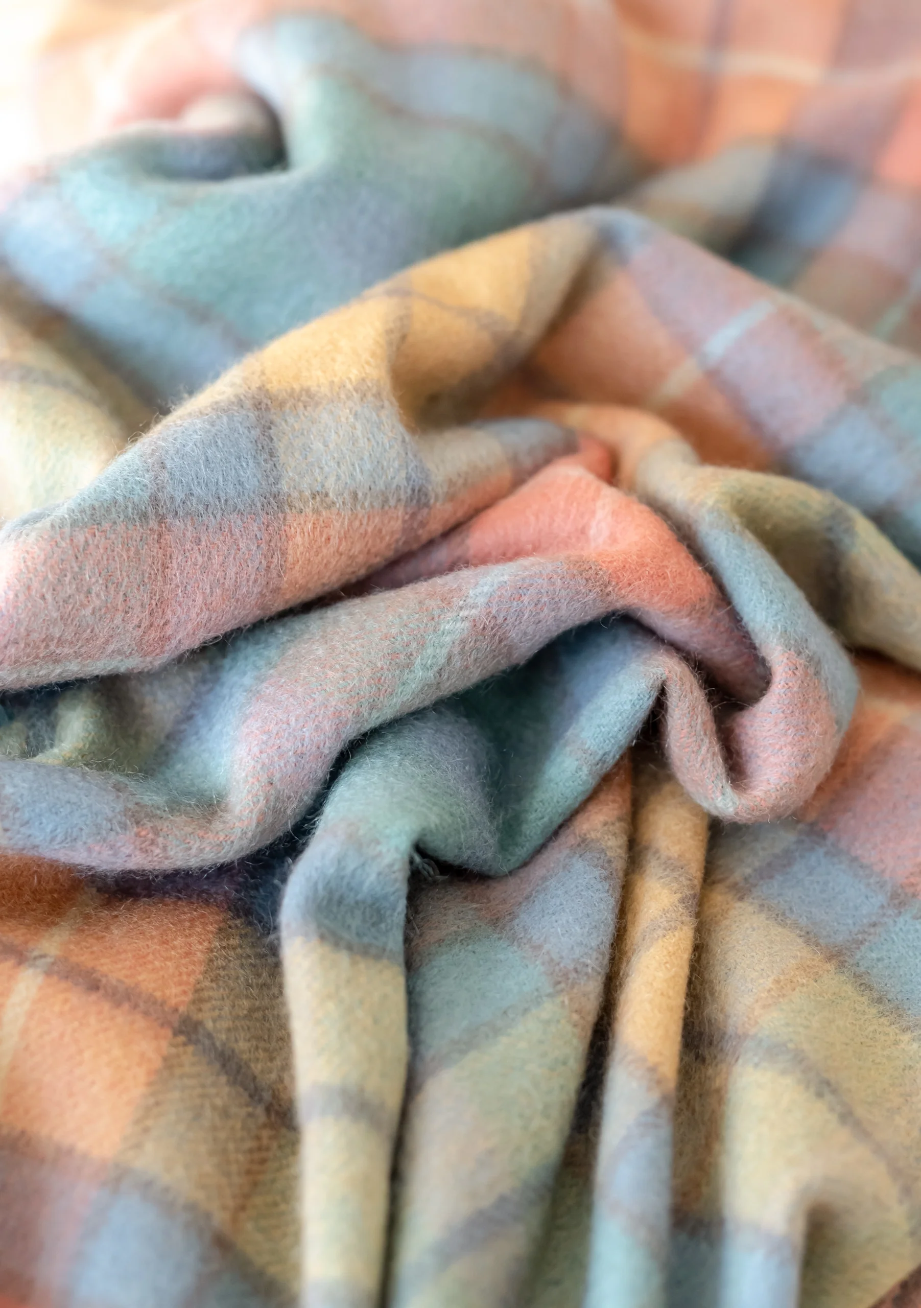 Cashmere Blanket in Buchanan Antique Tartan - Image 4