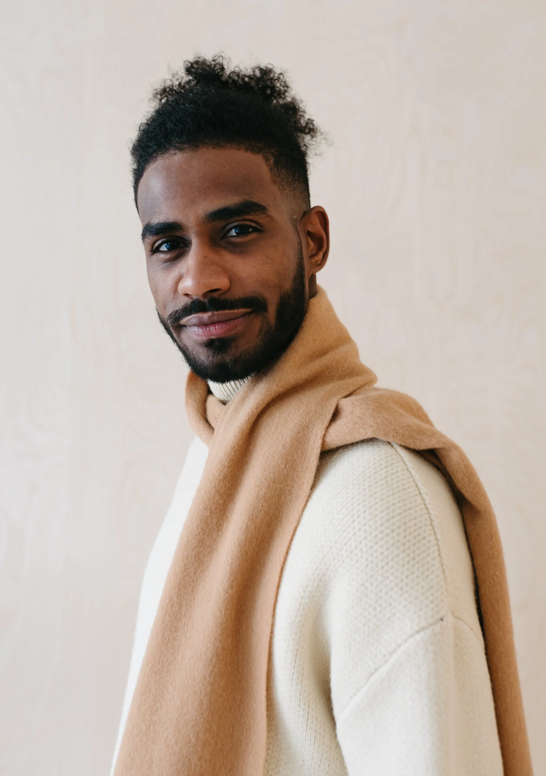 Men's Cashmere Scarf in Camel - Image 3