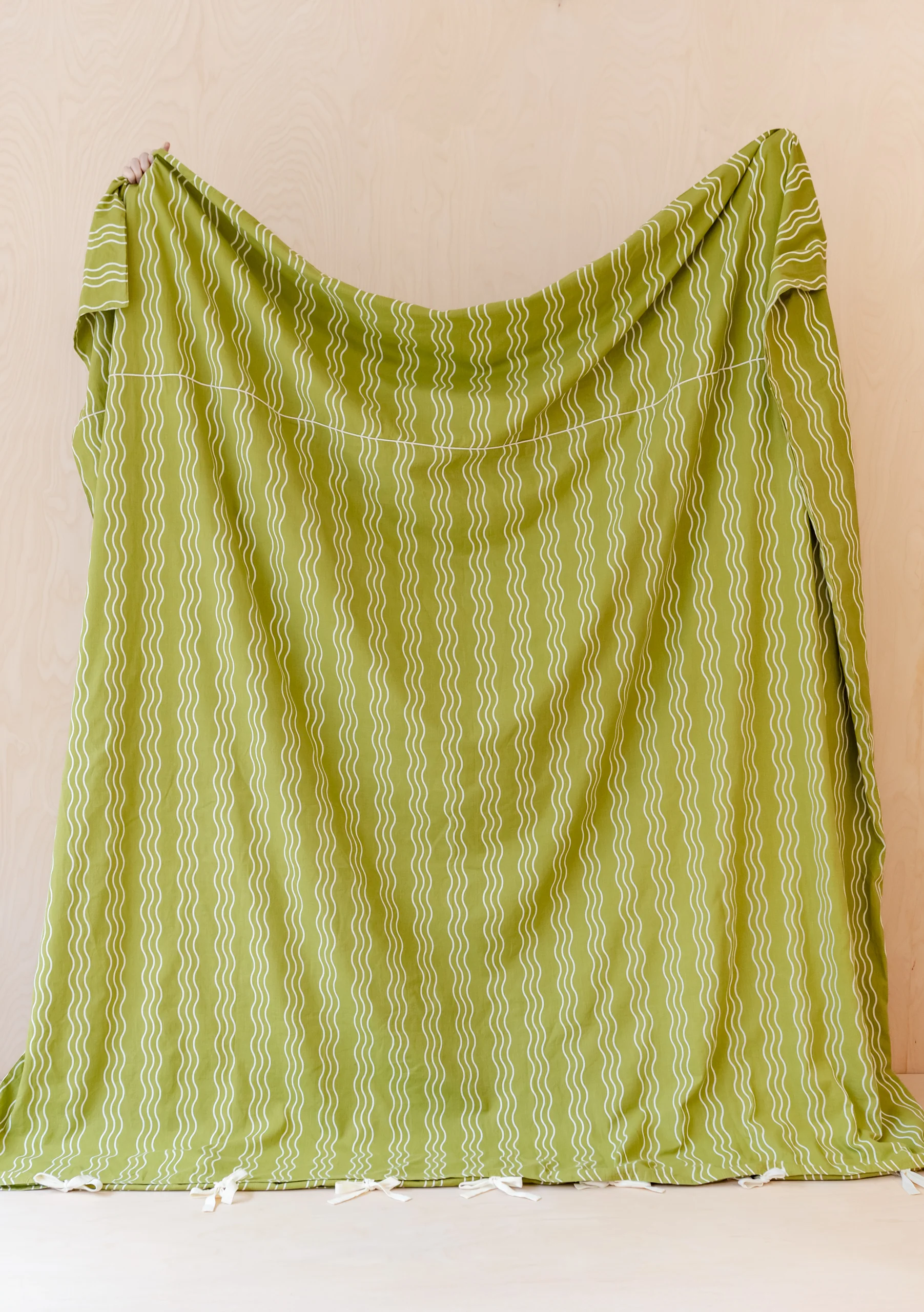 Cotton Duvet Cover in Olive Wave - Image 4