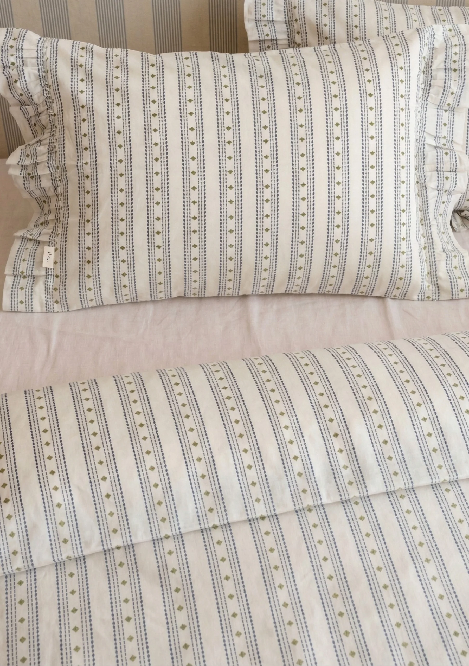 100% Cotton Bedding in Navy Ditsy Floral - Image 3