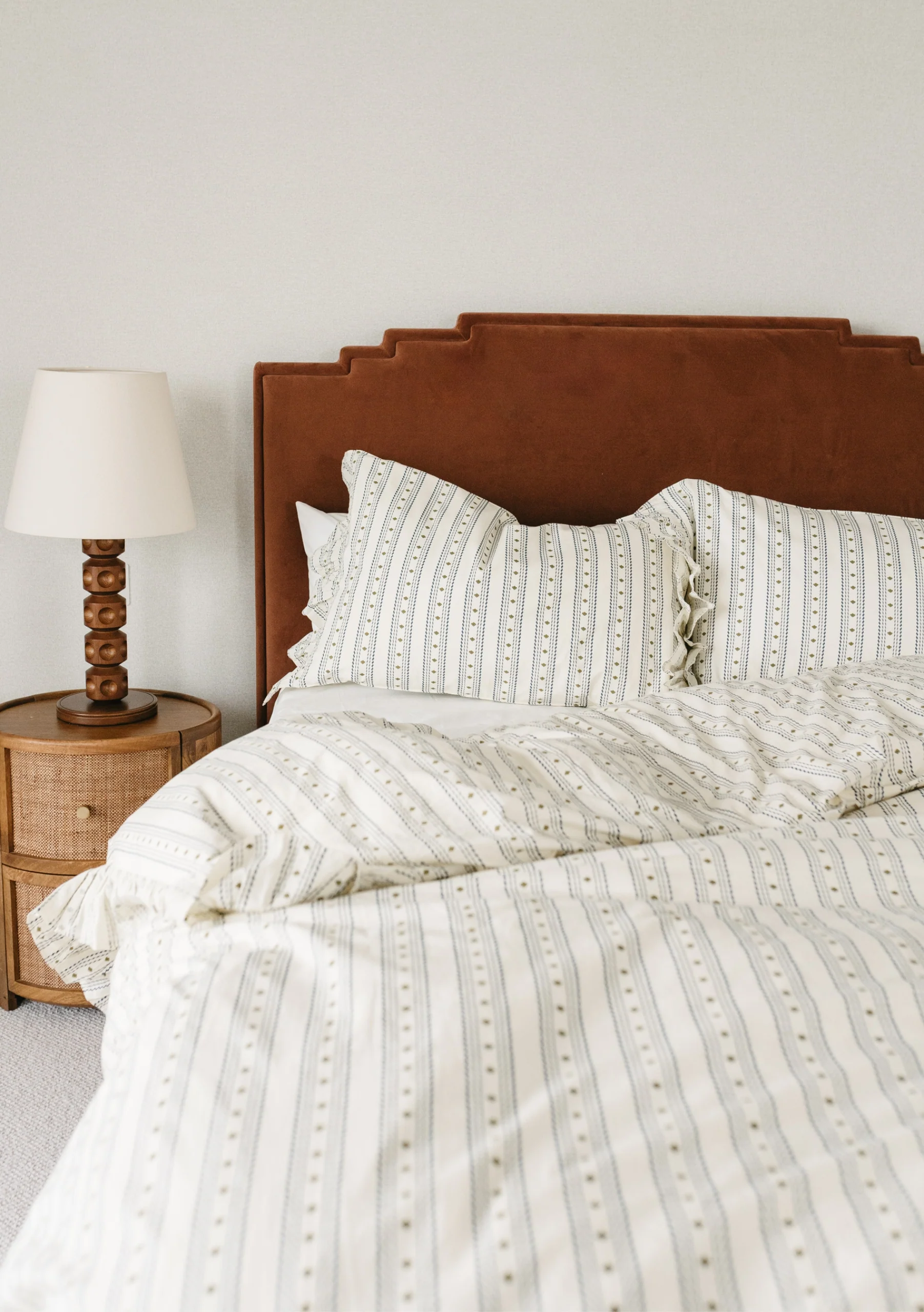 100% Cotton Bedding in Navy Ditsy Floral - Image 4