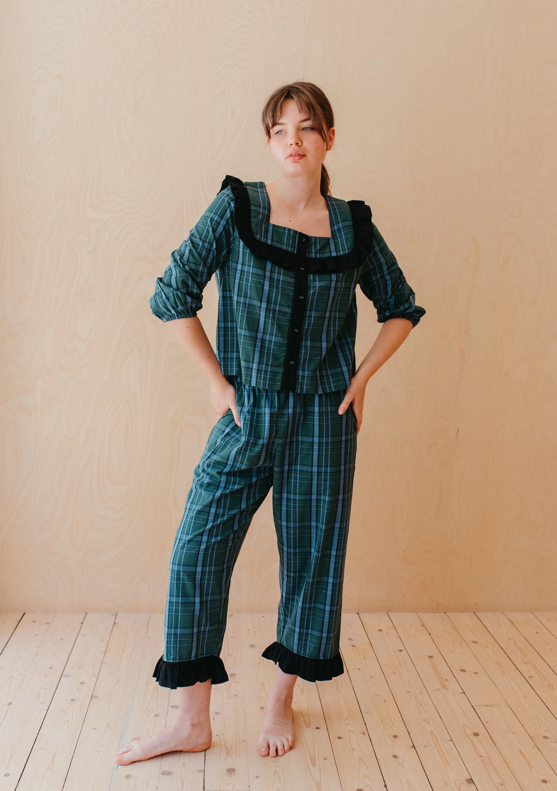 Cropped Cotton Pyjamas in Green Tartan - Image 2