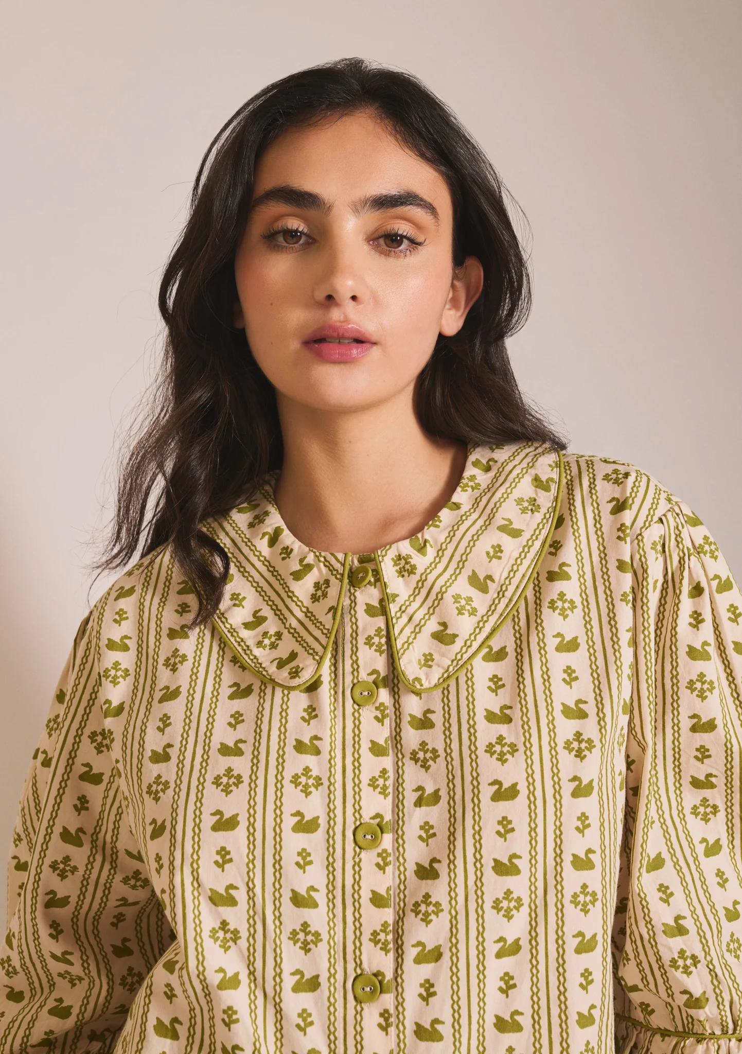 Cropped Cotton Pyjamas in Olive Swan - Image 2