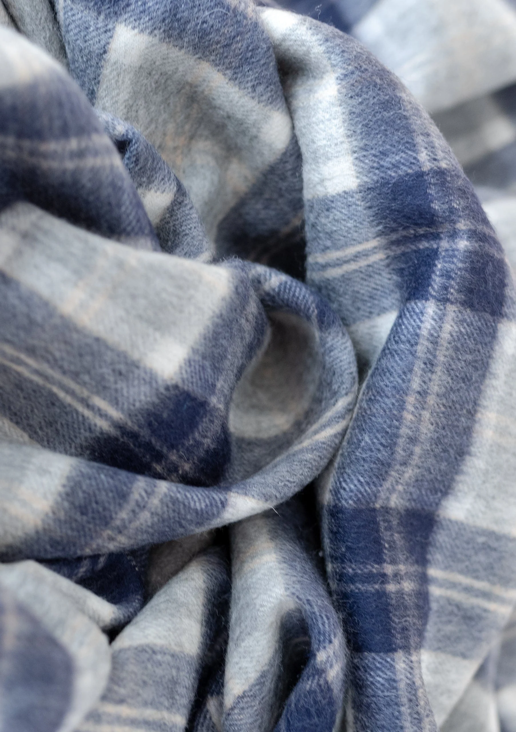 Lambswool Blanket in Bannockbane Silver Tartan - Image 3