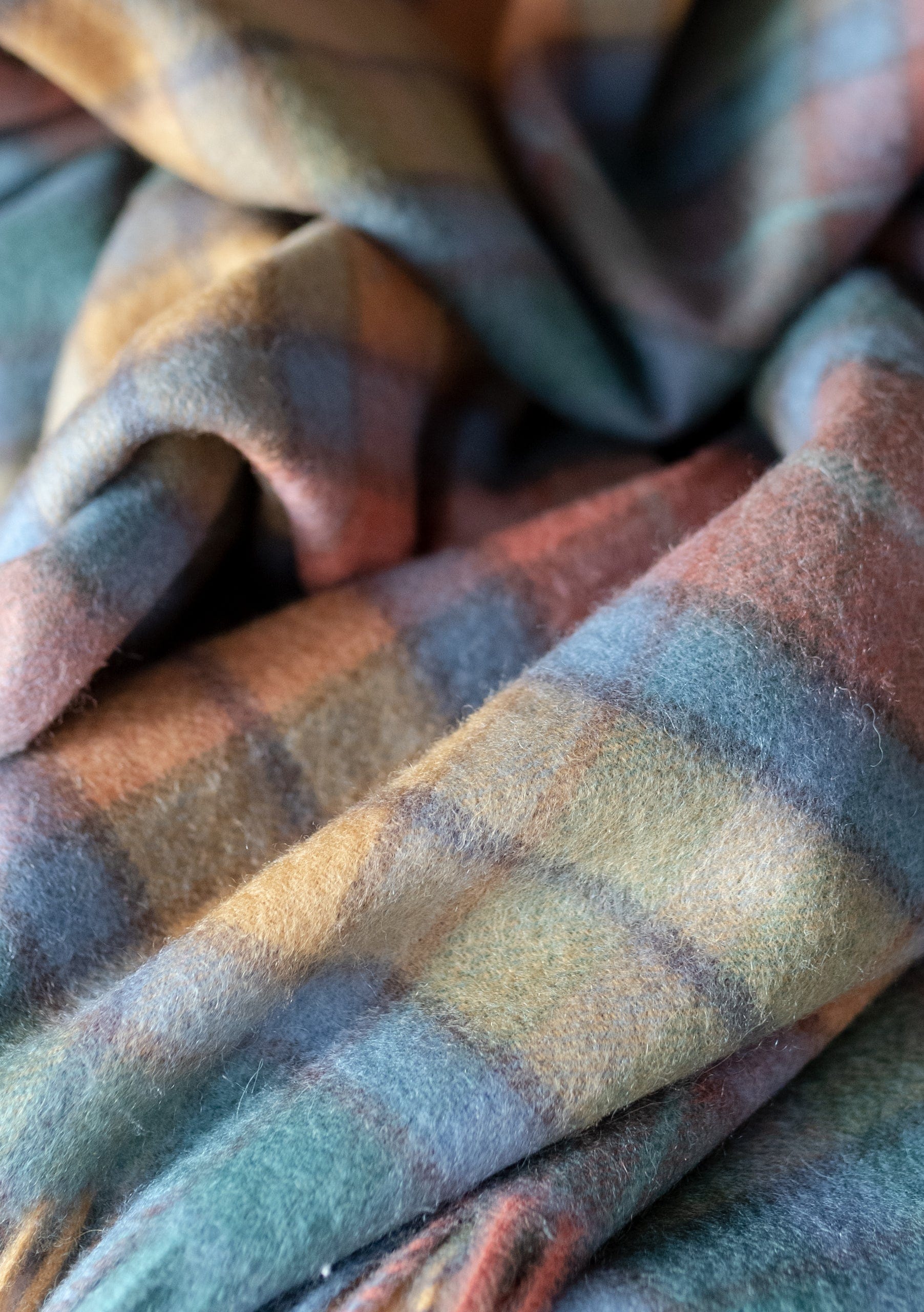 Lambswool Blanket in Buchanan Antique Tartan - Image 3