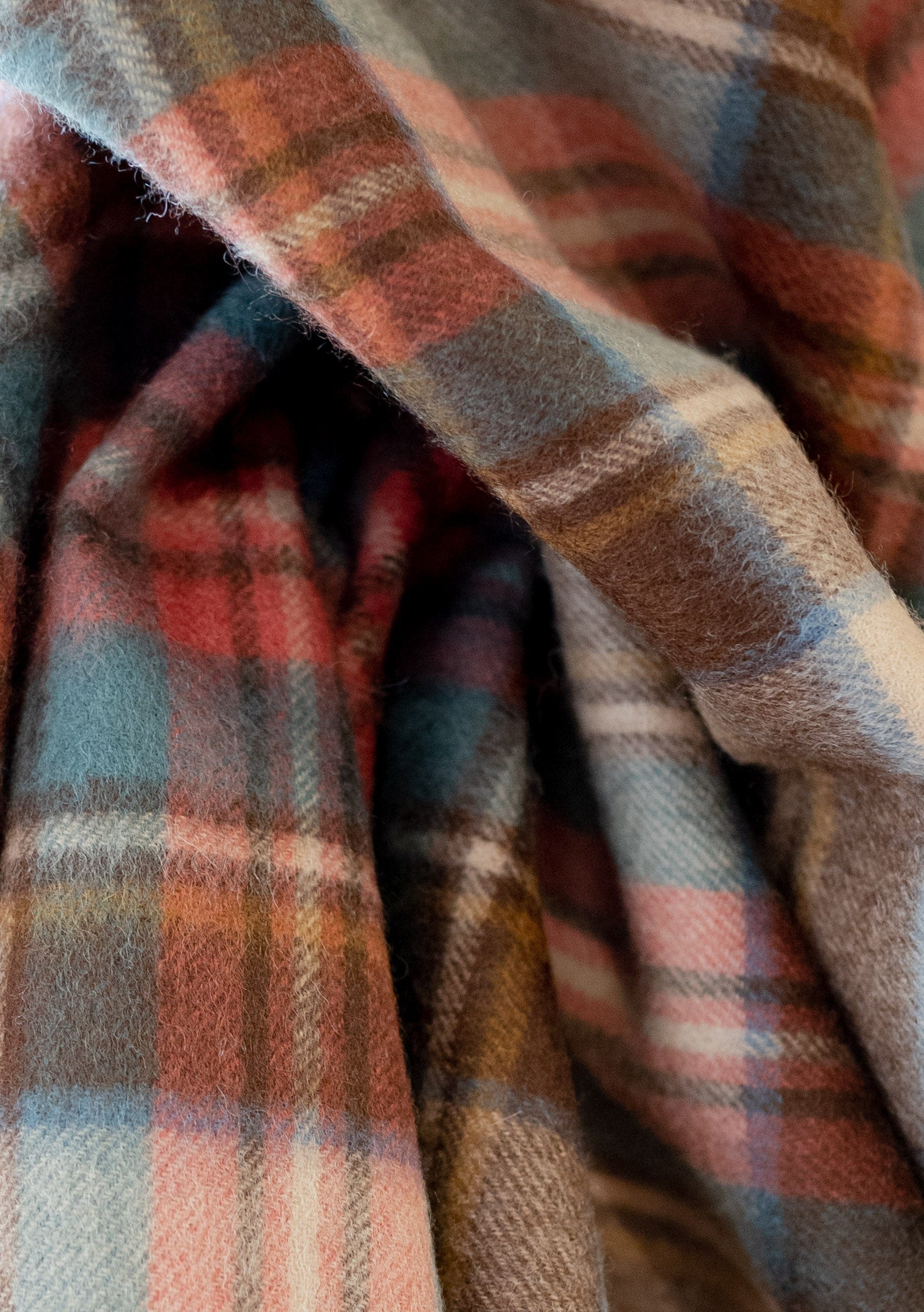 Men's Lambswool Scarf in Stewart Dress Antique Tartan - Image 4