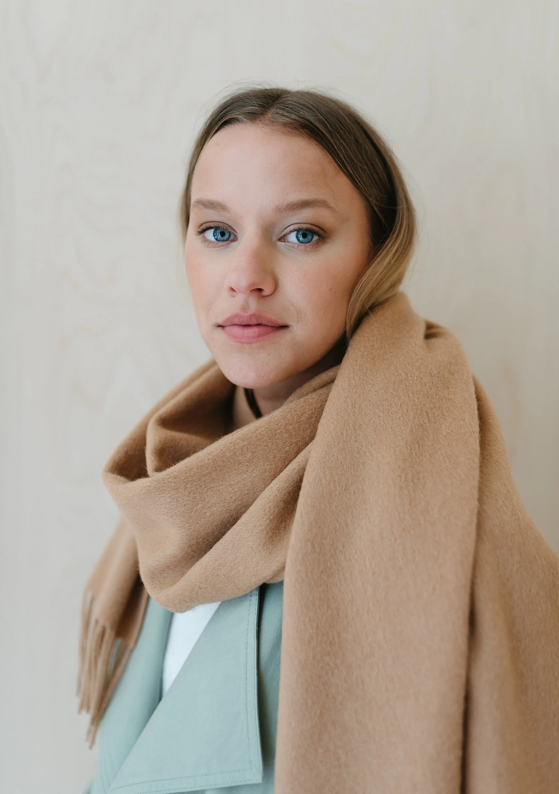 Lambswool Oversized Scarf in Camel - Image 3