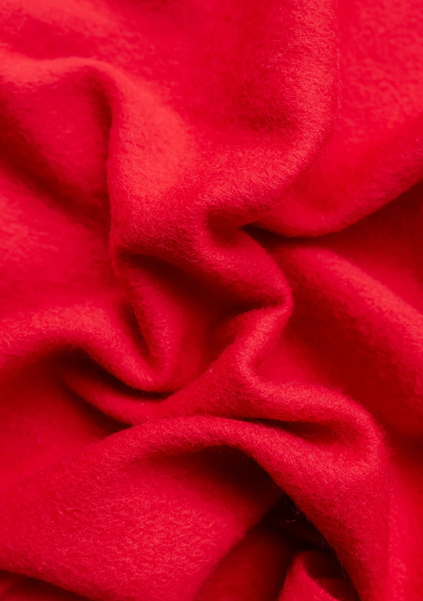 Lambswool Oversized Scarf in Red - Image 3