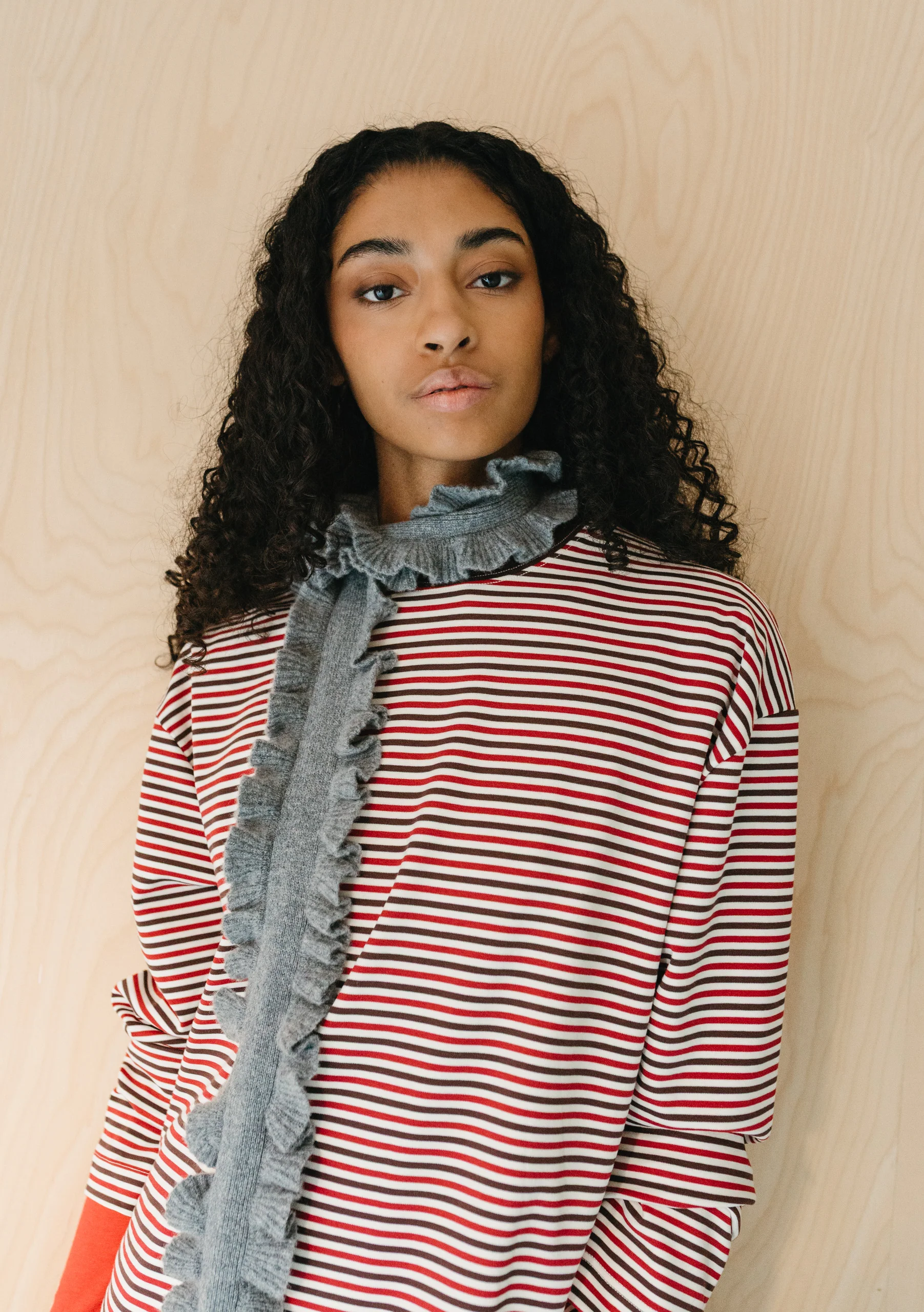 Merino Wool Skinny Scarf in Grey Ruffle - Image 2
