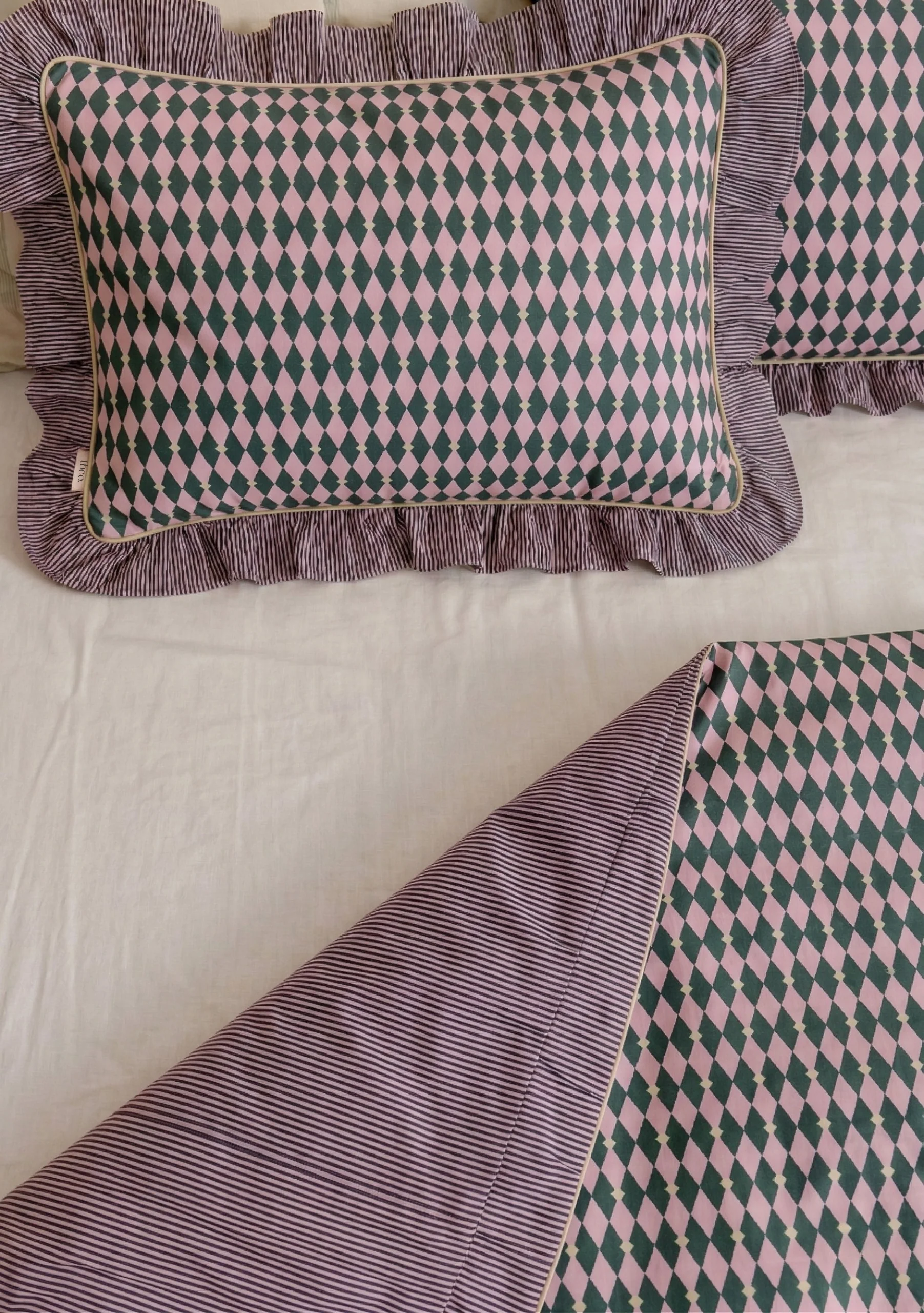 Pair of Cotton Pillowcases in Pink Harlequin - Image 3