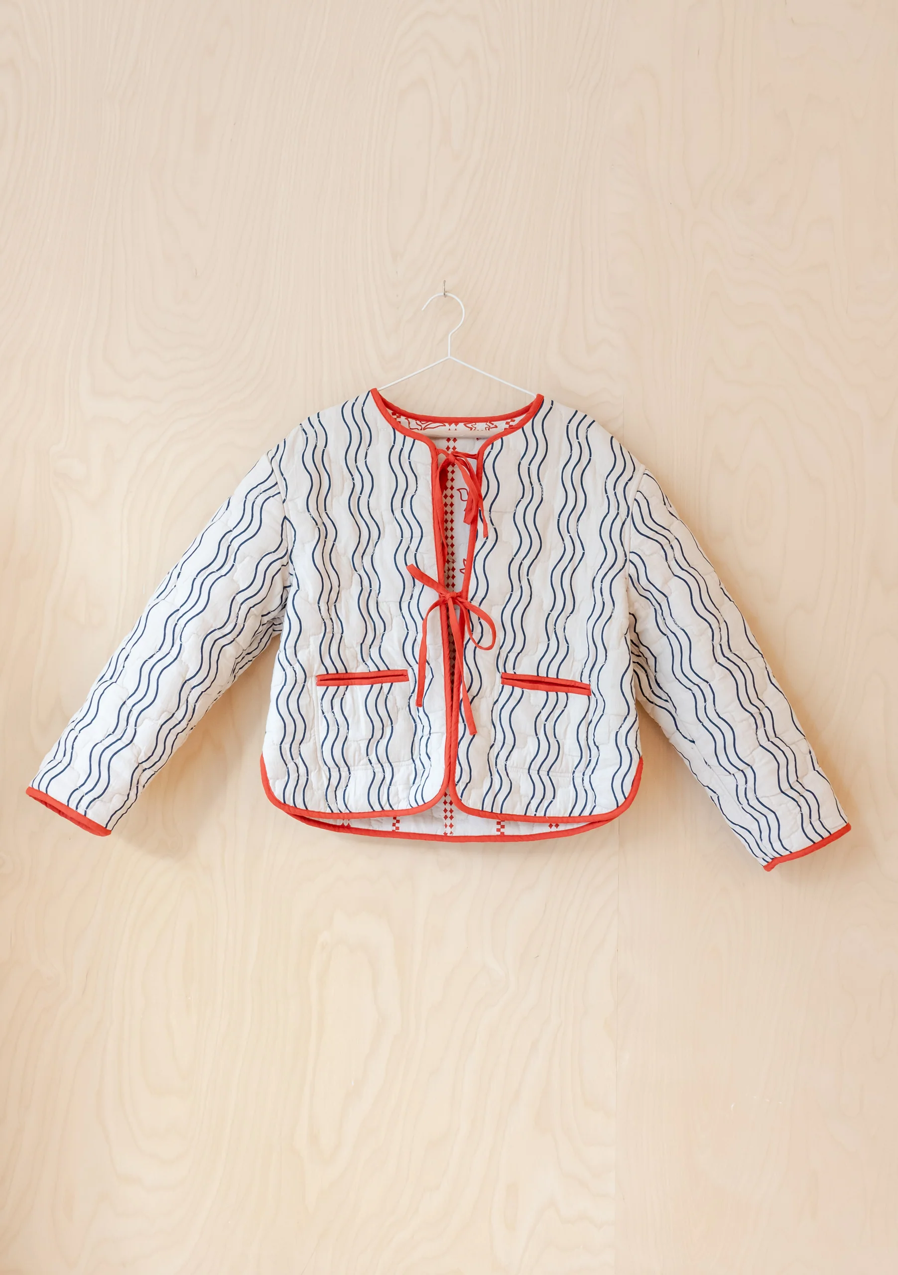 Quilted Cotton Jacket in Reversible Flora Wave - Image 4