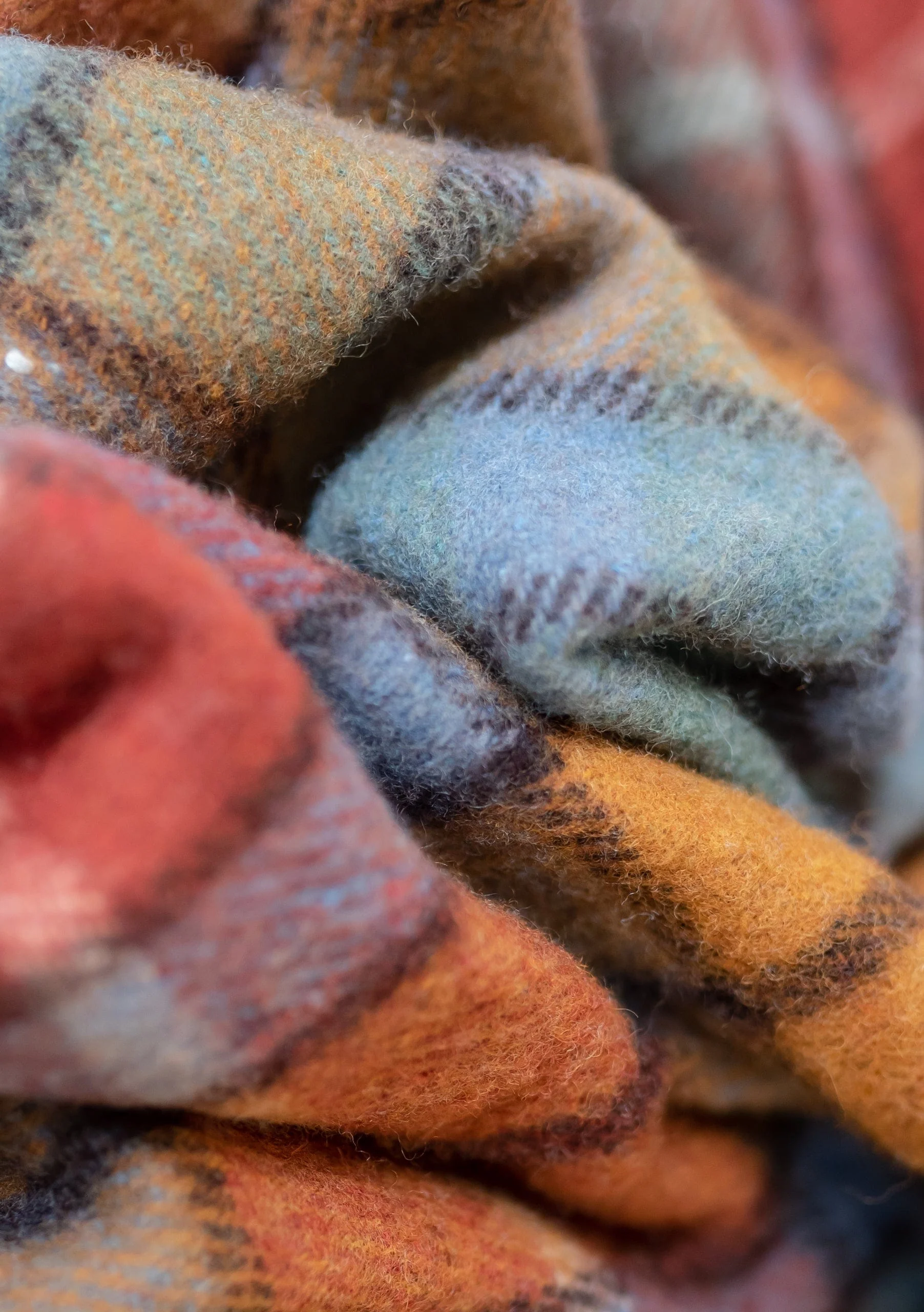 Recycled Wool Extra Large Blanket in Buchanan Antique Tartan - Image 3