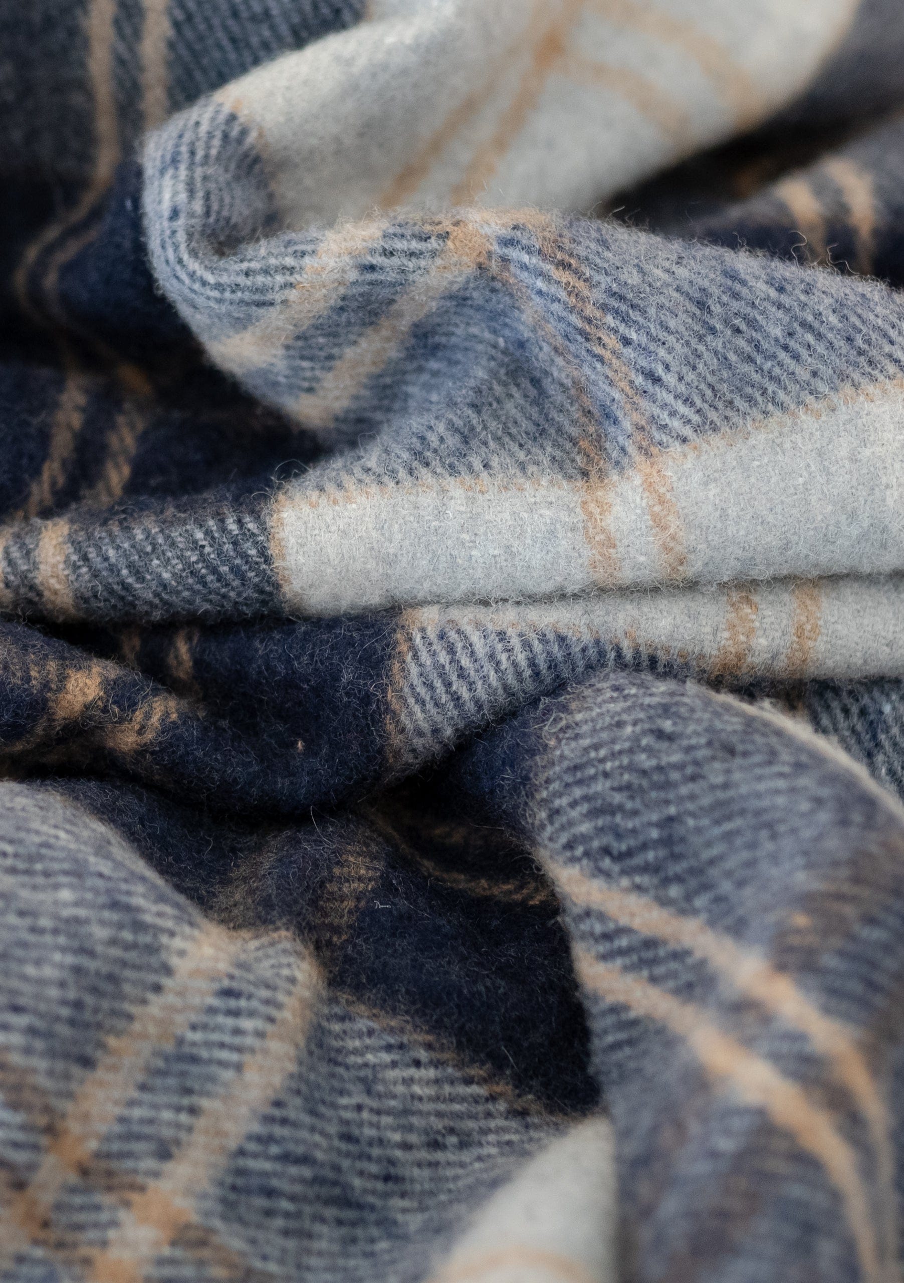 Recycled Wool Picnic Blanket in Bannockbane Silver Tartan - Image 4